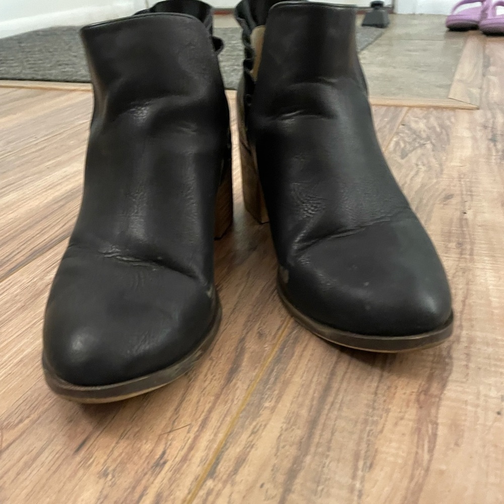 Fergalicious Ruffled bootie